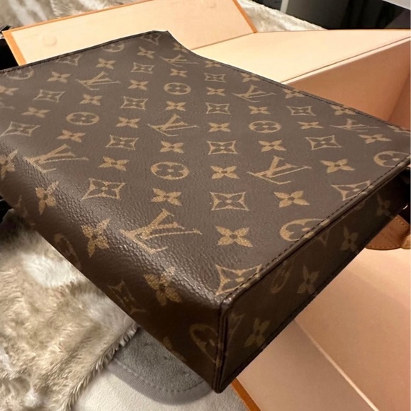 Louis Vuitton LV Toiletry 26 - Picture 1 of 10